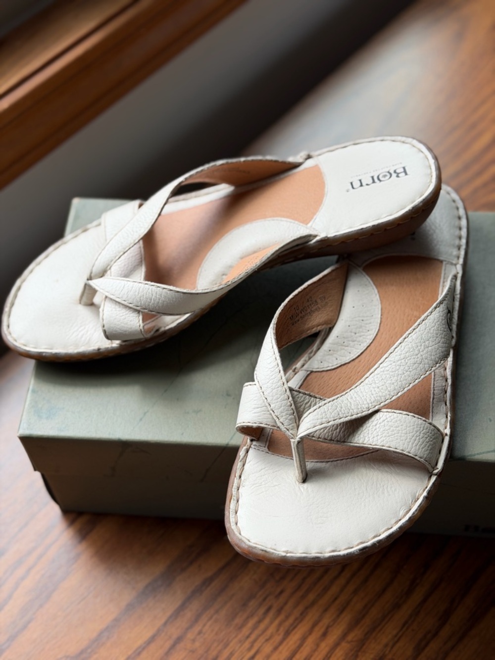 Born Women's Off White Leather Sandals
